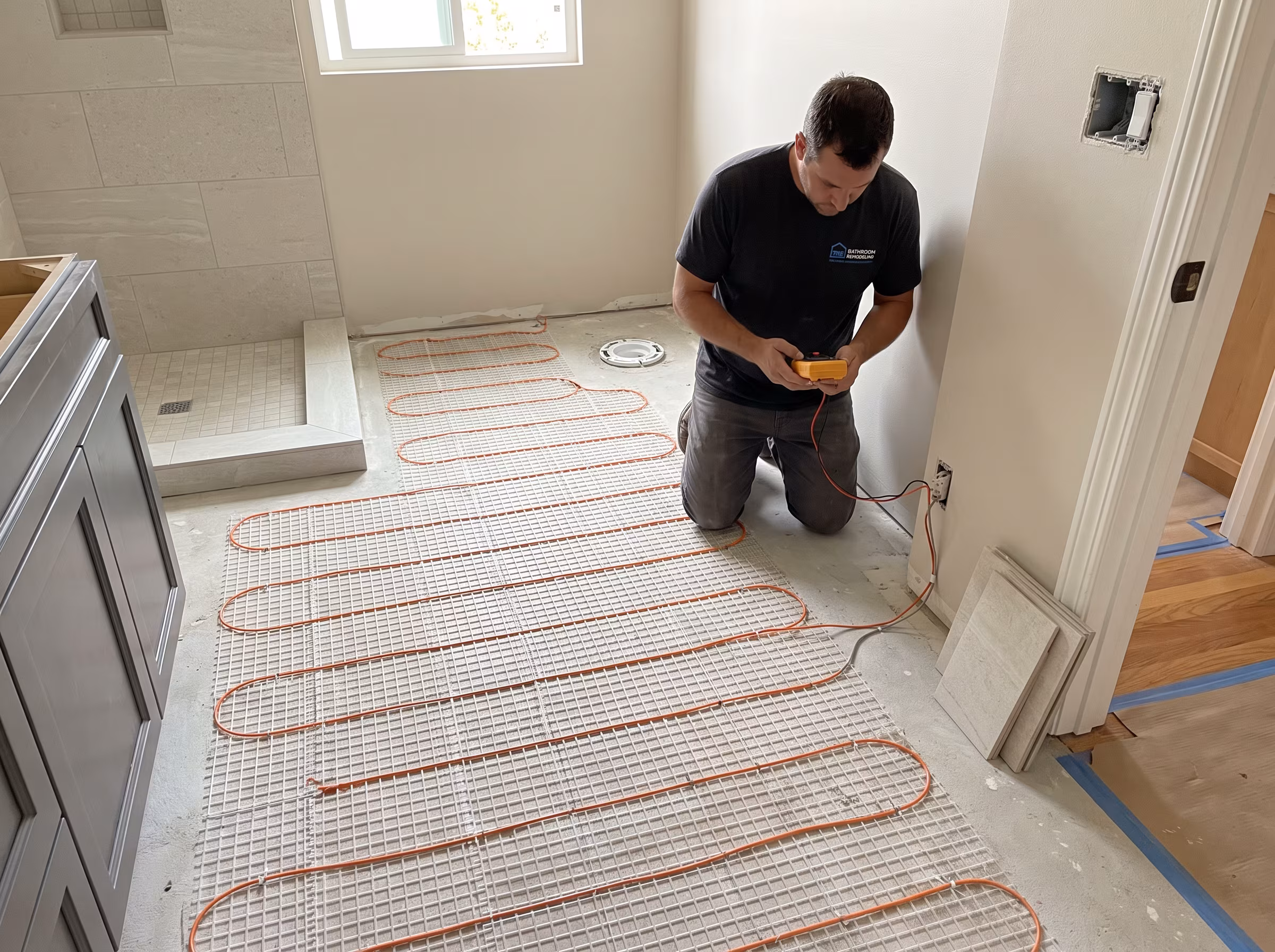 Patterned black and white bathroom floor tile layout